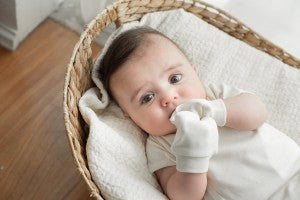 9624- GLOVE FOR NEW BORN